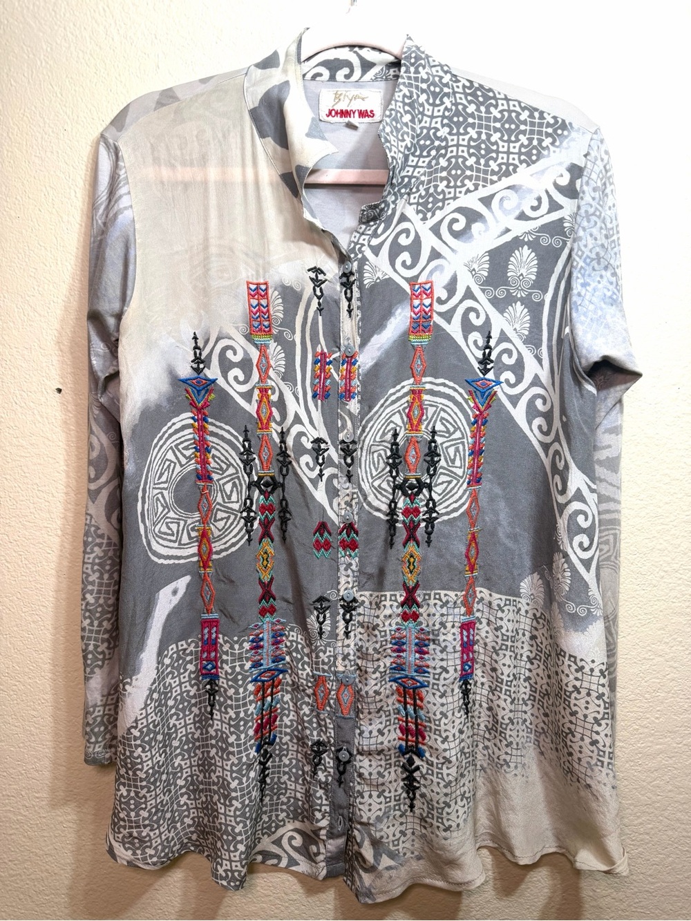 BIYA Johnny Was Silk Embroidered Button Down Tunic S Greyscale tribal Geometric